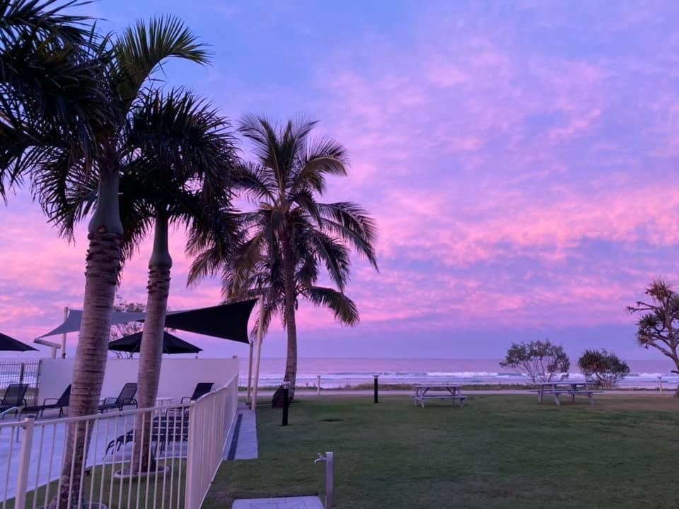 גולד קוסט San Simeon Beachfront Apartments Tugun מראה חיצוני תמונה